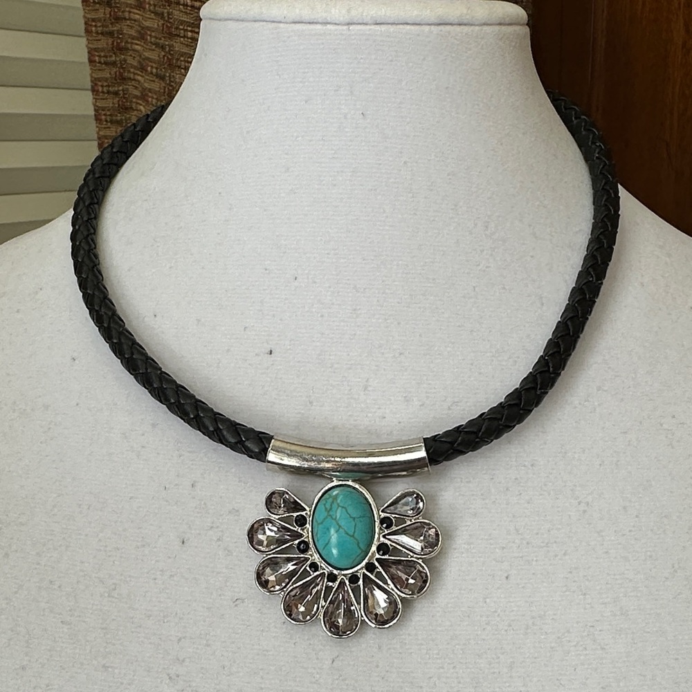 Statement Necklace - Picture 4 of 9